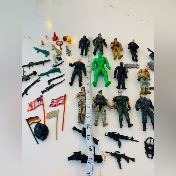 Vintage GI Joe Action Figure Lot w/ Mixed Toy Soldiers & Accessories. - Picture 9 of 10